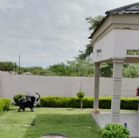 Lee Bed & Breakfast Francistown Esterno foto