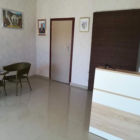 Lee Bed & Breakfast Francistown Esterno foto