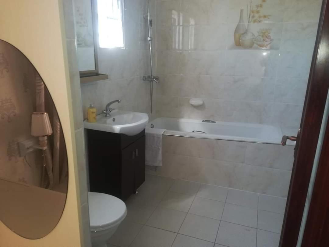 Lee Bed & Breakfast Francistown Esterno foto